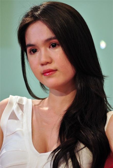Ngọc Trinh đẫm nước mắt vì bị gọi là “gái rẻ tiền”