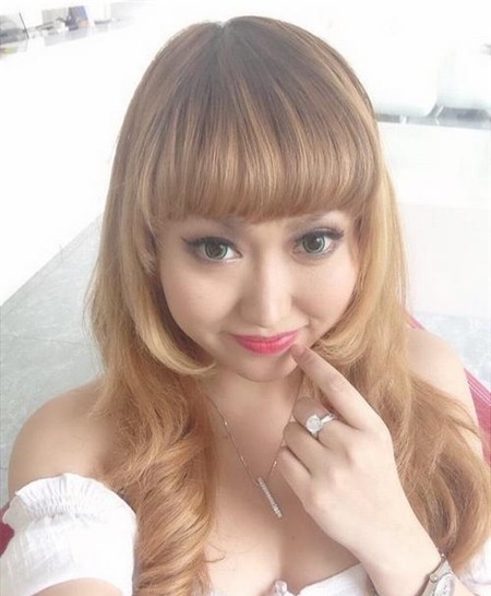 Dù trắng hay đen, Phi Thanh Vân vẫn là "thảm họa" 9 Dù trắng hay đen, Phi Thanh Vân vẫn là "thảm họa" 9
