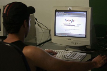 Chính phủ Mỹ lại bị tố lấy dữ liệu của Facebook, Google