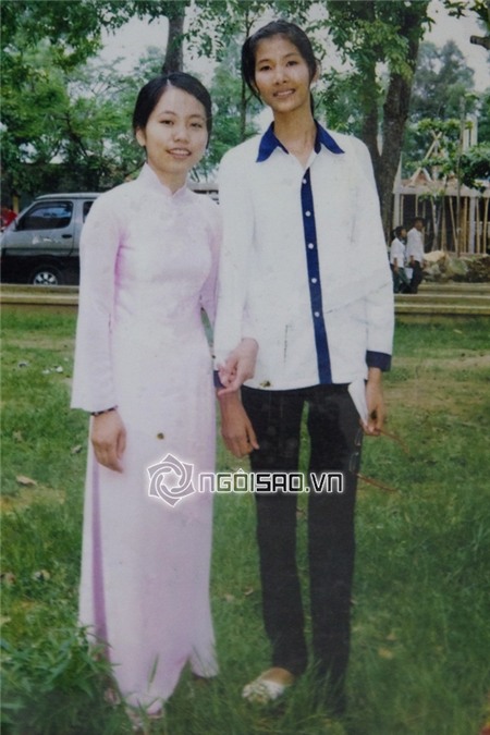 "Vạch lá tìm sao" thời còn "chân quê" trên ghế nhà trường | sao việt thời đi học,ảnh cũ của sao,sao việt trên ghế nhà trường,sao việt lúa,sao việt chân quê