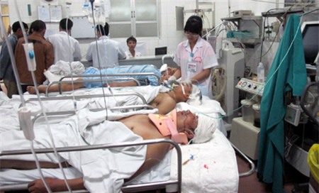 Các công nhân bị thương đang được điều trị tại bệnh viện Việt - Đức.