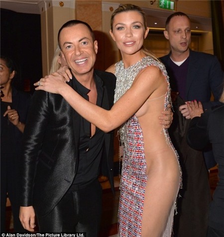 Váy xuyên suốt 'hé lộ' sao không mặc nội y | sao không nội y,Abbey Clancy,siêu mẫu Abbey Clancy,bà xã Peter Crouch,sao hớ hênh