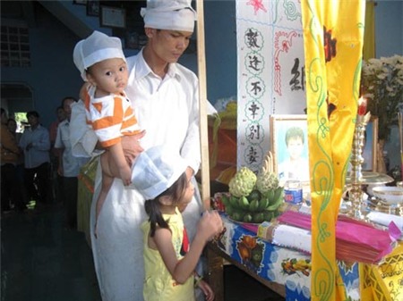 An Nhơn - Bình Định trắng khăn tang