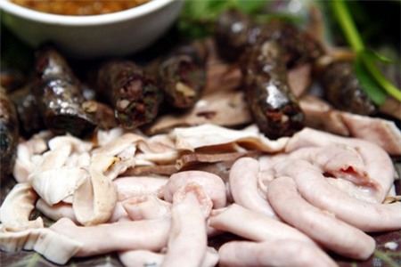 lòng lợn, lòng lợn tiết canh, lòng lợn bẩn, thực phẩm, an toàn vệ sinh thực phẩm, sức khỏe, người tiêu dùng