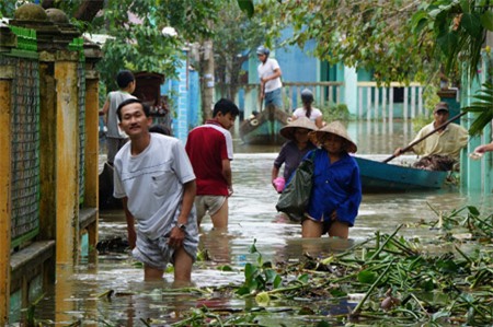 Thủy điện xả lũ, khu dân cư phường Phước Hòa (TP. Tâm Kỳ, Quảng Nam) ngập nặng.
