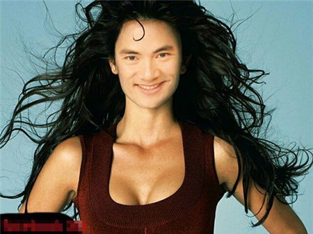 Quyến rũ với màu da nâu và mái tóc dài đen nhánh