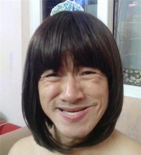 Lần giả gái này có vẻ không thành công.