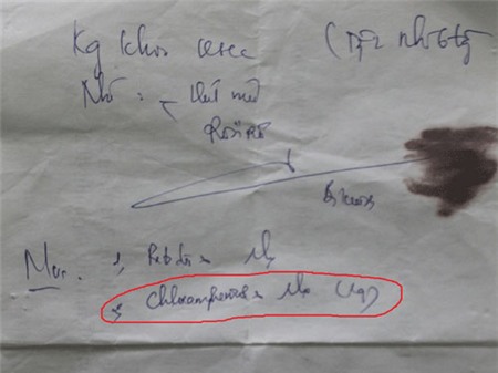 <br /><br />
Đơn thuốc bác sĩ kê cho bé 6 ngày tuổi