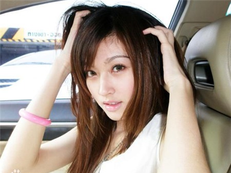 Năm 2013, Nong Poy làm người tình của Trương Gia Huy trong phim
