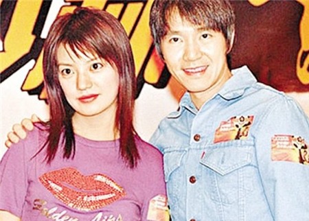 Triệu Vy và Châu Tinh Trì trong buổi ra mắt phim Đội bóng Thiếu Lâm.