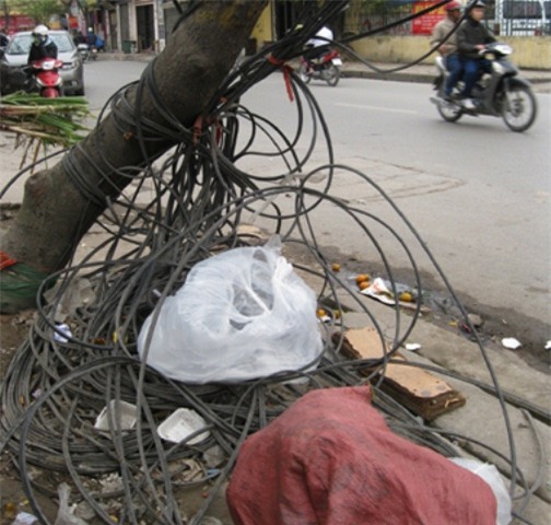 Sống ở Hà Nội, cần phải biết những nguy hiểm chết người này! - Ảnh 22 Sống ở Hà Nội, cần phải biết những nguy hiểm chết người này! - Ảnh 22