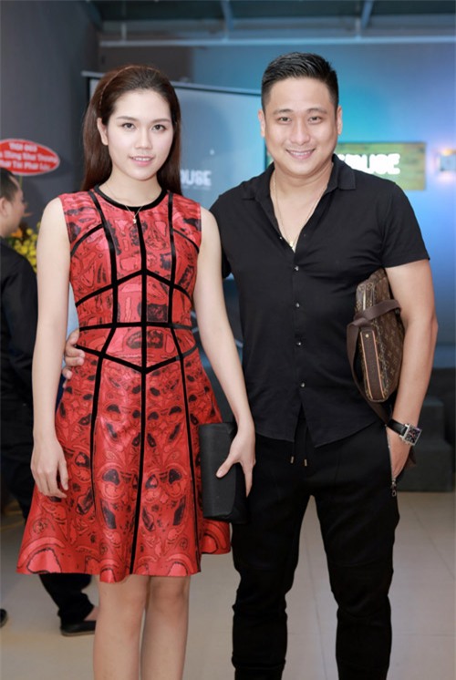 MC Huyền Châu gợi cảm bên dàn Á hậu, Hoa hậu - 10