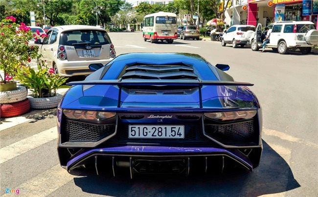 Minh Nhựa dạo phố Sài Gòn bằng siêu xe 35 tỷ mới lấy biển hình ảnh 2 Minh Nhua dao pho Sai Gon bang sieu xe 35 ty moi lay bien hinh anh 2