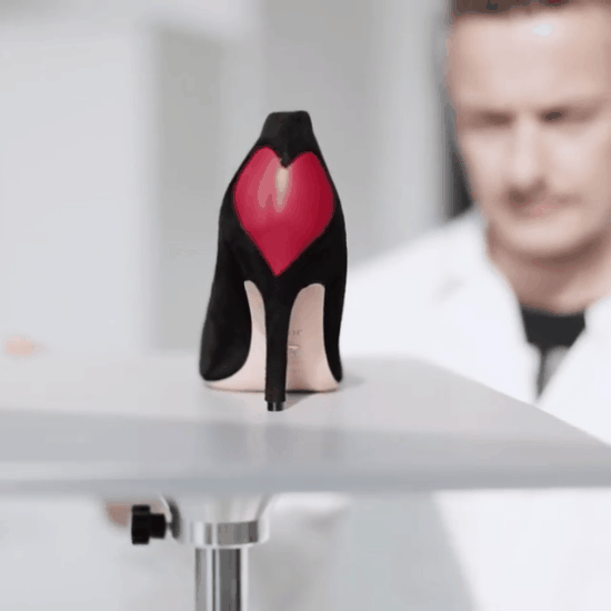 Dior lại tiếp tục thả thính giới mộ điệu toàn cầu bằng đôi cao gót kiêu kỳ: Dior Amour - Ảnh 8. Dior lại tiếp tục thả thính giới mộ điệu toàn cầu bằng đôi cao gót kiêu kỳ: Dior Amour - Ảnh 8.