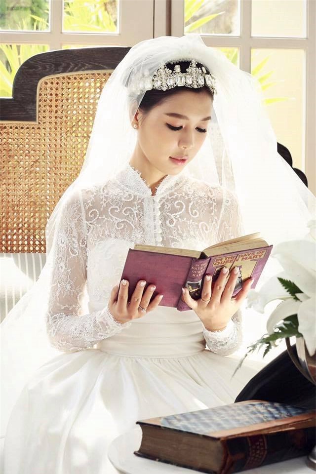 Co dau cua BTV Quang Minh la nha van xinh dep viet chuyen tinh hinh anh 1
