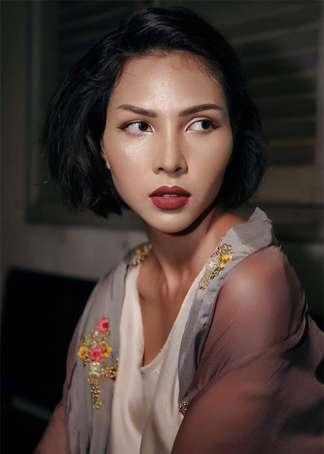 Cả showbiz Việt bây giờ toàn chạy theo phong cách trang điểm mắt đậm môi tều giống Kylie Jenner - Ảnh 22.