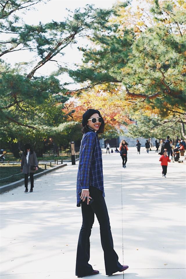 Street style tuần này: Angela Phương Trinh diện váy ôm già chát, Kỳ Duyên nổi bật vì dát hàng hiệu từ đầu tới chân - Ảnh 10.