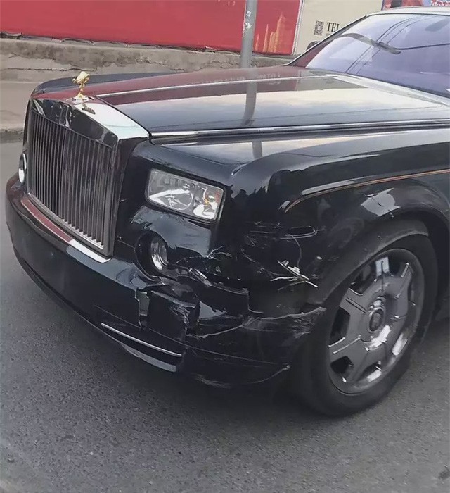 Bị đâm vỡ đầu xe, chủ Rolls-Royce nói với tài xế Hyundai: Bán nhà đi - Ảnh 2.