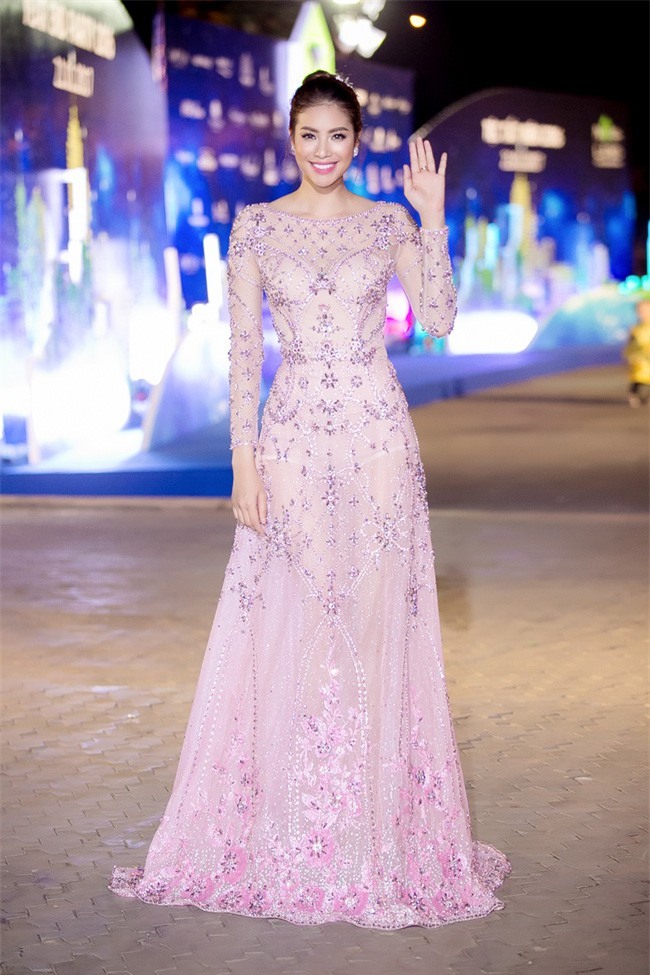 Năm 2017, đây là những người đẹp xứng danh nữ hoàng thảm đỏ showbiz Việt - Ảnh 19. Năm 2017, đây là những người đẹp xứng danh nữ hoàng thảm đỏ showbiz Việt - Ảnh 19.
