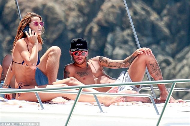 Ảnh hot: Cặp Neymar lướt du thuyền cùng cặp siêu mẫu Victorias Secret - Ảnh 5.