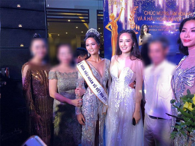 Đến Bông hậu cũng bị dìm không thương tiếc với ảnh thật chưa qua chỉnh sửa - Ảnh 1. Đến Bông hậu cũng bị dìm không thương tiếc với ảnh thật chưa qua chỉnh sửa - Ảnh 1.
