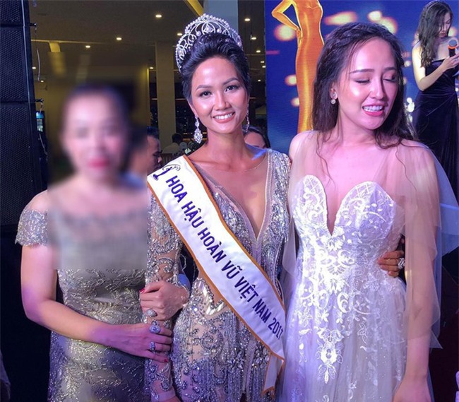 Đến Bông hậu cũng bị dìm không thương tiếc với ảnh thật chưa qua chỉnh sửa - Ảnh 3. Đến Bông hậu cũng bị dìm không thương tiếc với ảnh thật chưa qua chỉnh sửa - Ảnh 3.