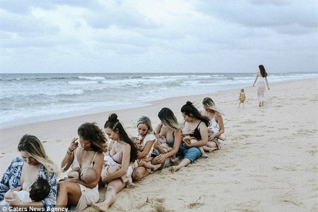 Hình ảnh 14 bà mẹ ngực trần, cho con bú trên bờ biển lại dấy lên tranh luận: Có nên cho trẻ bú ở nơi công cộng? - Ảnh 4.