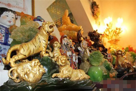 Ngó vào nhà siêu "sến" của Lâm Chấn Huy - 3