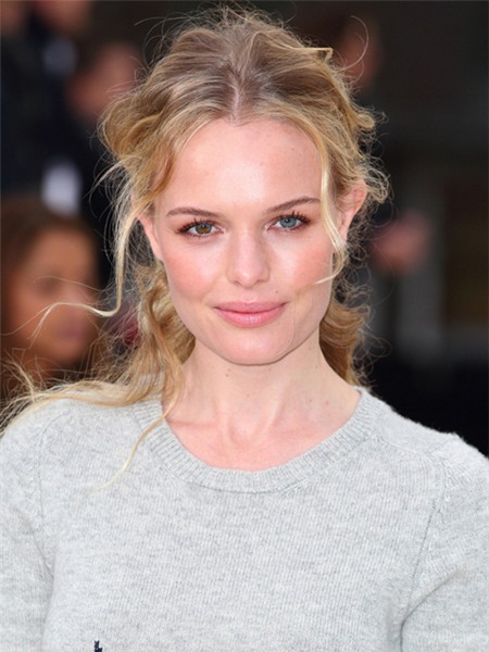 Một chút son bóng màu da như diễn viên Kate Bosworth sẽ dễ dàng kết hợp với mọi trang phục