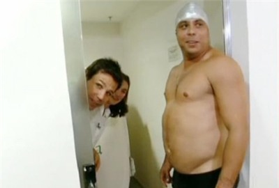 Hồi tháng 9, Ronaldo tham dự một chương trình truyền hình thực tế về giảm cân ở quê nhà Brazil.