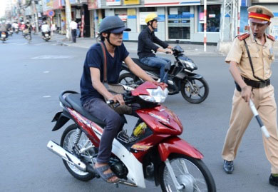 Bị dừng xe, chủ phương tiện có quyền làm gì?