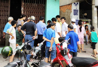 Tưới xăng thiêu chết người yêu và tình địch trong phòng trọ