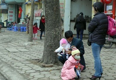 Người Hà Nội vật vã đón taxi, xe buýt du xuân
