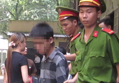 “Yêu râu xanh” và những chuyện hi hữu