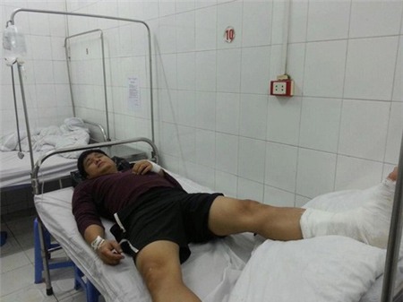 Sao Việt nhập viện vẫn chụp hình xinh để đăng báo