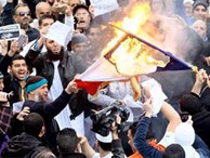 Người Hồi giáo tiếp tục biểu tình chống lại tòa báo Charlie Hebdo