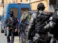 Pháp bắt 5 “nghi can khủng bố” người Nga