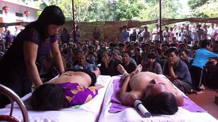 Quái dị kiểu chữa bệnh bằng