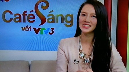 Minh Hà trở lại Cà phê sáng sau scandal tình cảm với Chí Nhân