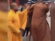 Video: Hòa thượng TQ gây sốc với pha đánh lộn lẫn nhau giữa chùa 