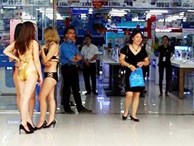 Thiếu nữ mặc bikini bán hàng: Sở VH-TT Hà Nội vào cuộc kiểm tra