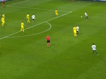 Pha xử lý lỗi siêu hài của Thomas Muller trận Đức 2-0 Ukraine 