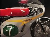 Honda RC166: 'Huyền thoại' không thể lãng quên