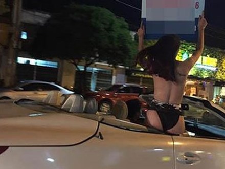 Hành động kỳ lạ tới phản cảm của cô gái khiến phố Sài Gòn xôn xao