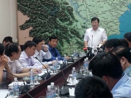Phó Thủ tướng họp khẩn 28 tỉnh chống bão Thần sét