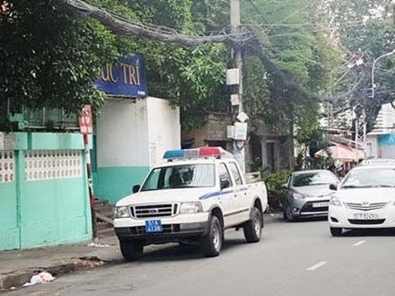 Thiếu nữ bị bạn trai quen qua mạng kề dao vào cổ, cướp xe ngay giữa trung tâm Sài Gòn