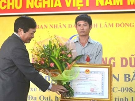 Tặng huân chương Dũng cảm cho tài xế Phan Văn Bắc