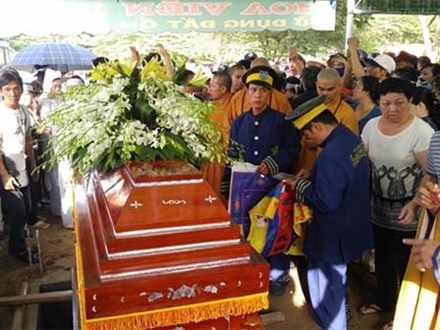 Người dân chen lấn, xô đẩy ở đám tang NSND Thanh Tòng