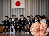 Ngỡ ngàng với lý do học sinh Nhật Bản thường đi chân đất