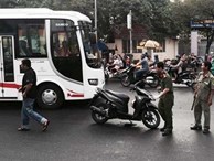 Nam thanh niên bị chém gần lìa tay khi đang chạy xe ở Sài Gòn